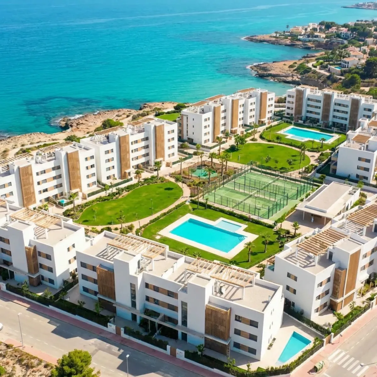 Reunión de estrategia de marketing para constructora en España